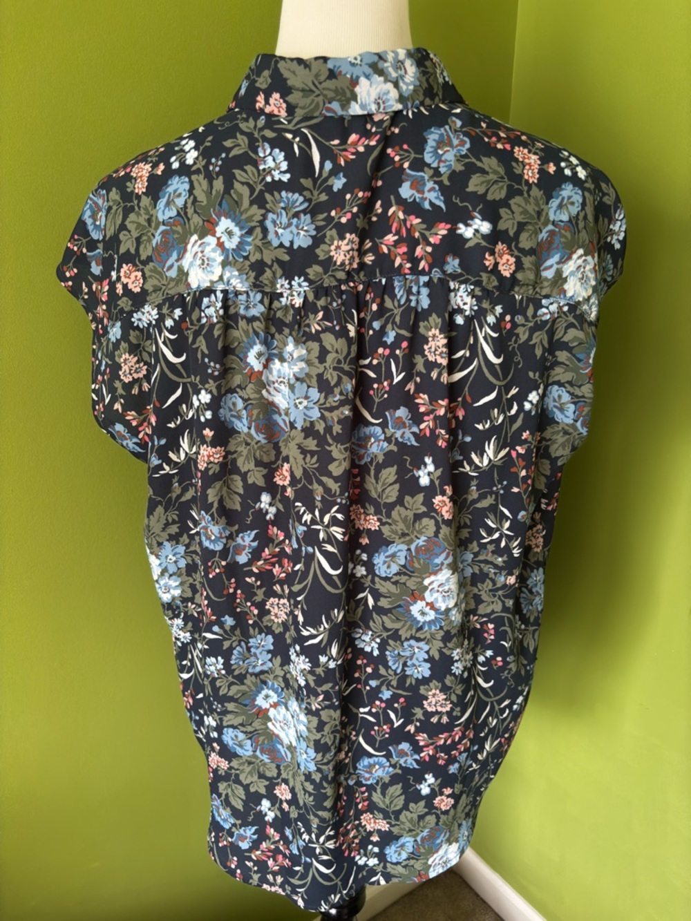 LOFT Navy Floral Button Down Cap Sleeve Blouse - Picture 4 of 6